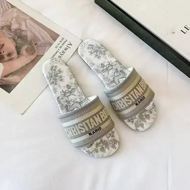Luxury Design Summer Classic Simple Sandals Ladies Wear Fashion Ins Tide Beach Non-slip Flip-flops SD1